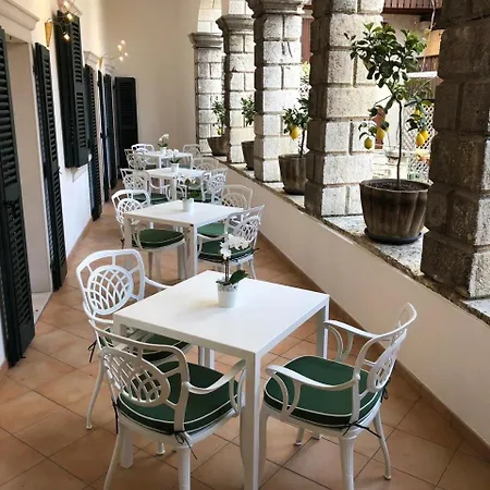 住宿加早餐酒店 Palazzo Garibaldi 利莫内-苏尔加达